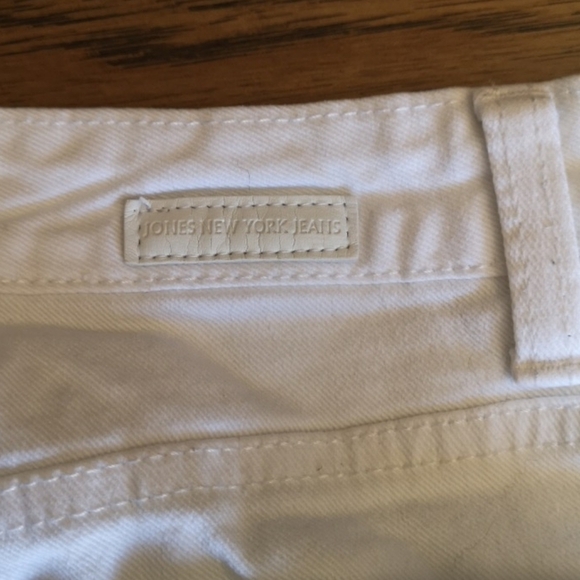 Jones New York Crisp White Lexington Straight Jeans 2 - Picture 3 of 7
